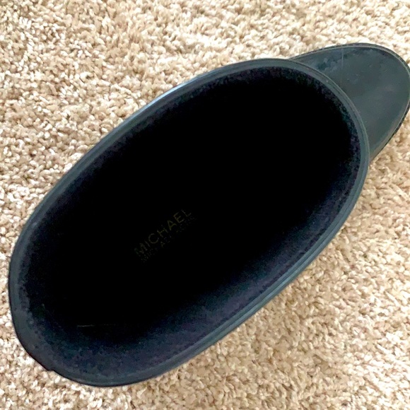 MK black and gold rain books 6 - Picture 2 of 4